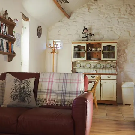 Holiday home Woodend Schoolhouse *